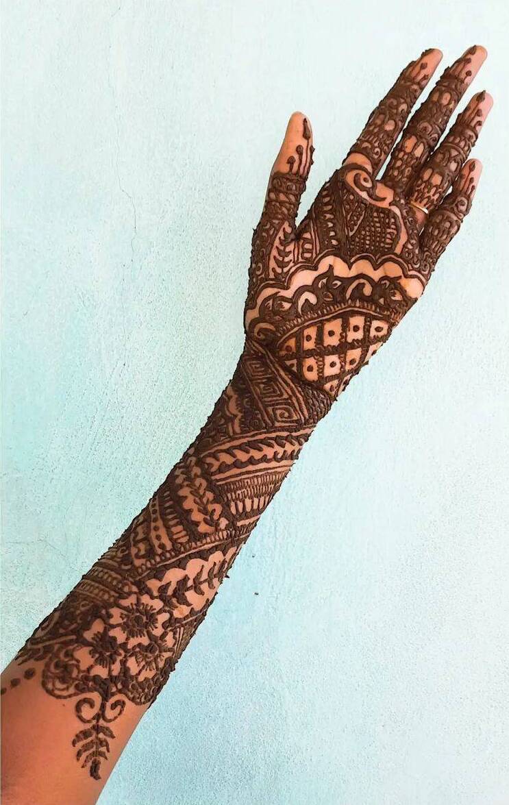 Moroccan Full Hand Mehndi Designs with zig-zag lines