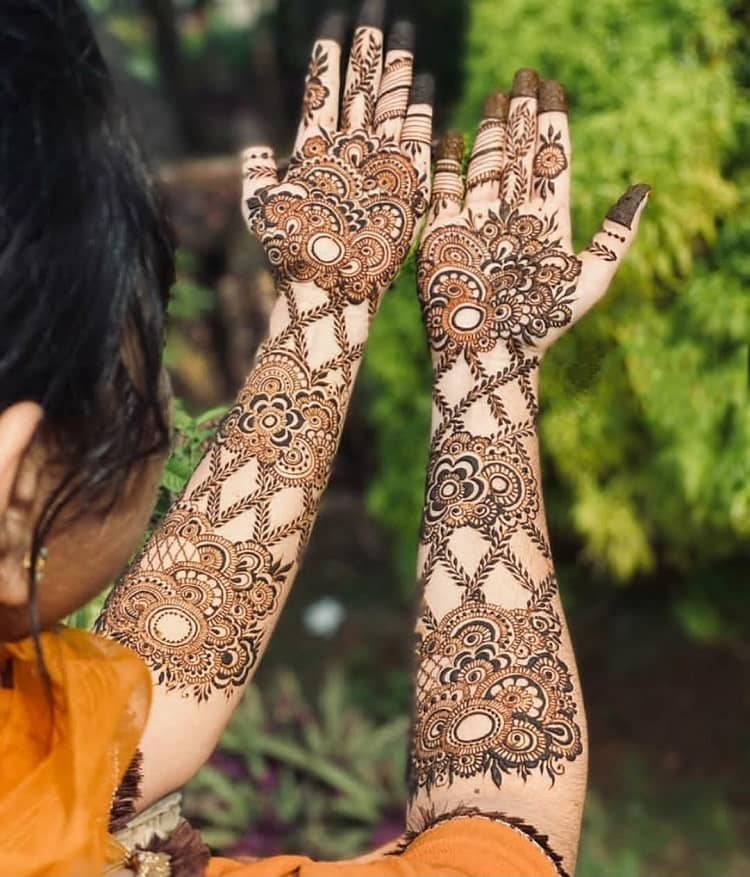 jaali and floral-jewelry style mehndi design